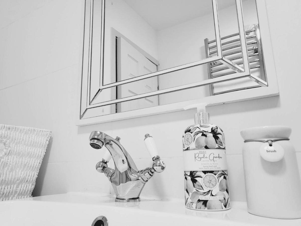 Apartamento Romeo & Juliet'S With Private Parking Stratford-upon-Avon Exterior foto